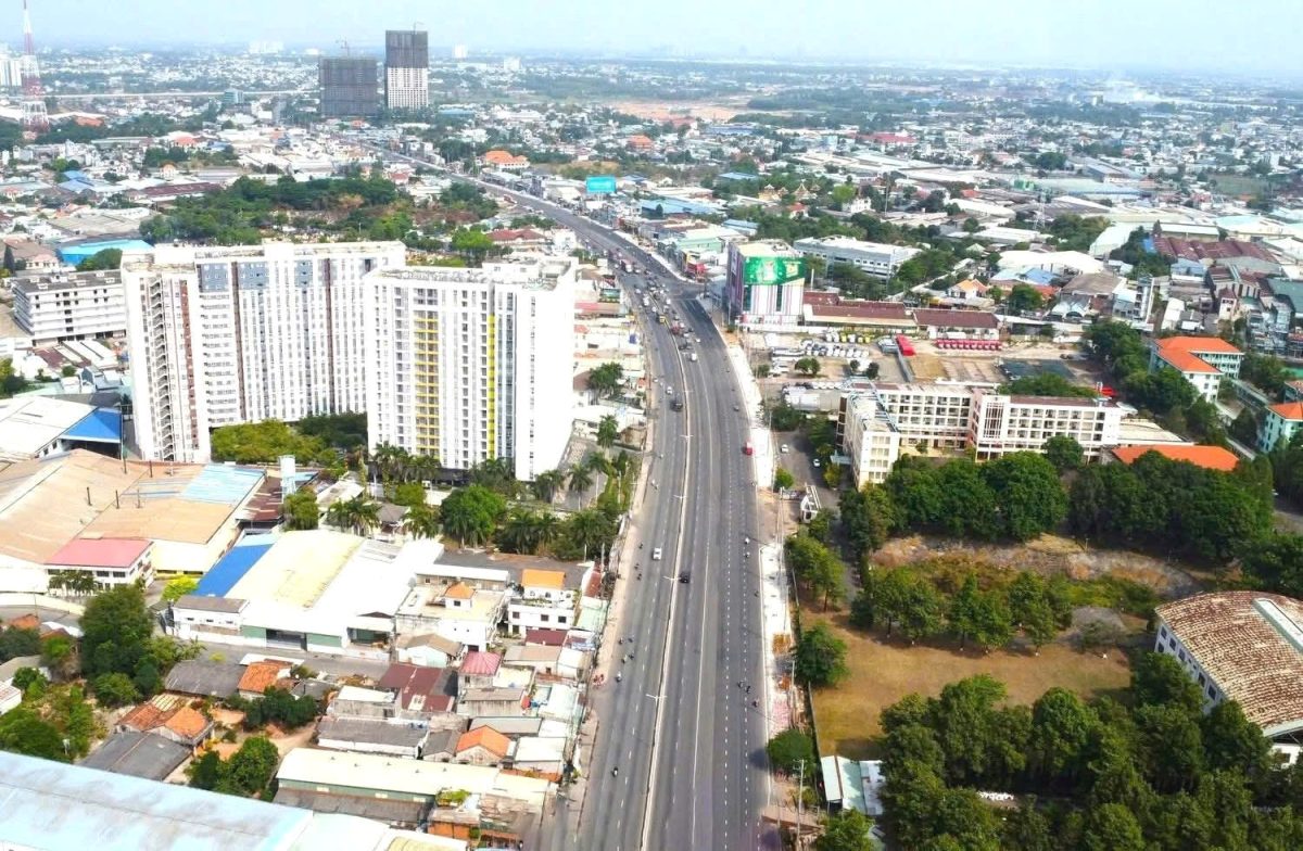 Phối cảnh quy hoạch mở rộng Quốc lộ 13 với cầu cạn và hệ thống làn xe mới